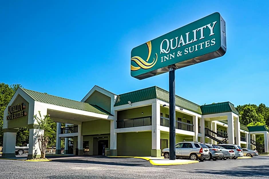 Quality Inn & Suites Near Six Flags - Austell
