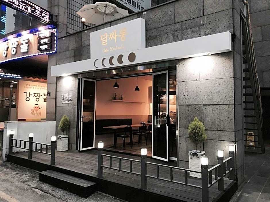 Hotel M story