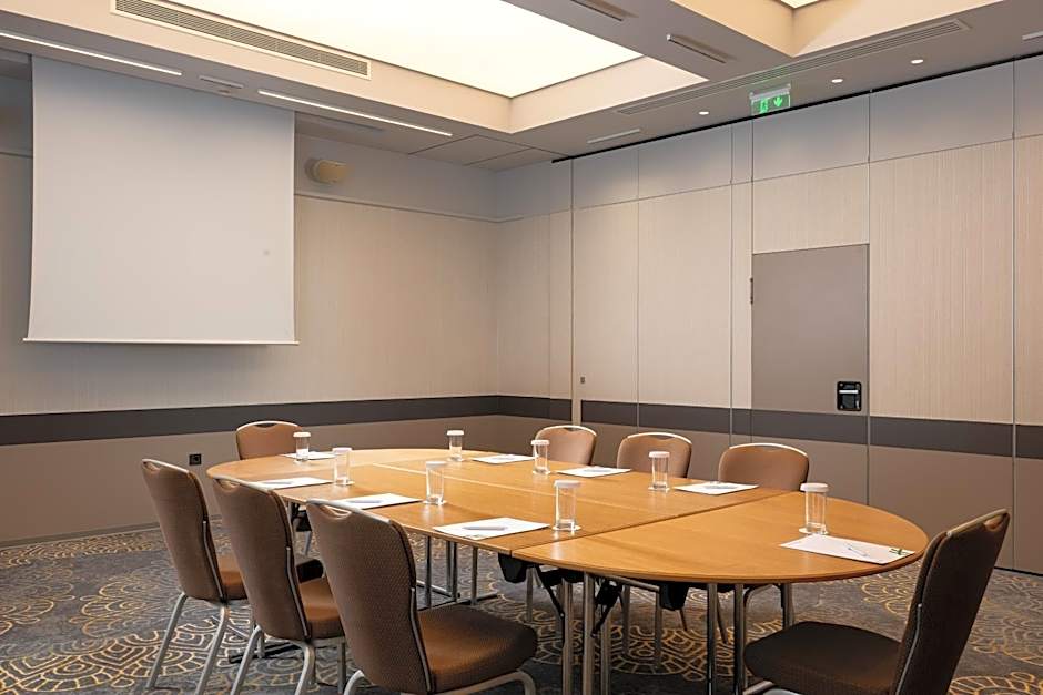Holiday Inn Athens Attica Av Airport W. By IHG
