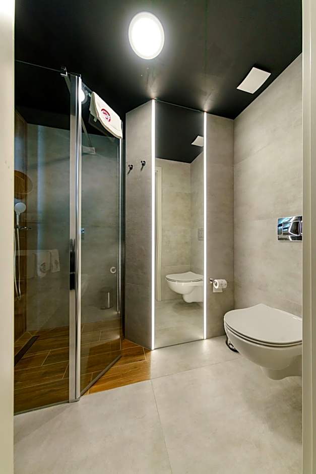 Kamienica no 111a Warsaw Airport