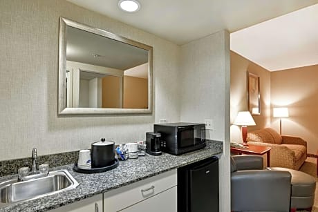 1 King Mobility/Hearing Access W/Tub Nonsmok