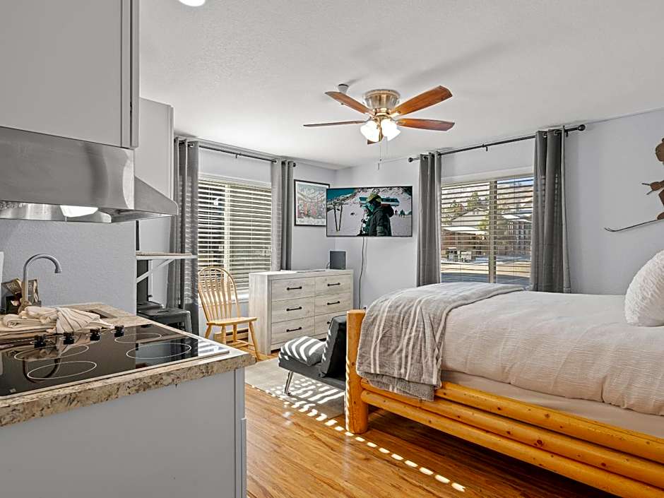 Carriage House Condominiums by All Seasons Resort Lodging