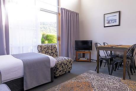 One-Bedroom Apartment with Garden View