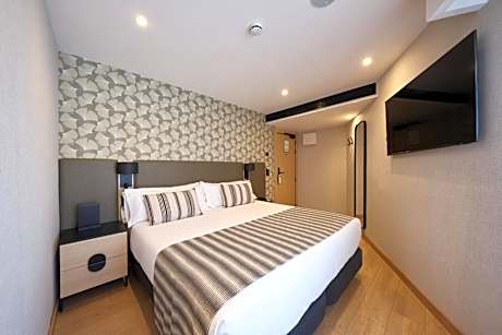Premium Triple Room Terrace Pool