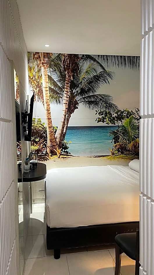 Front One Boutique Karawang