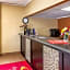 Econo Lodge Inn & Suites Newton