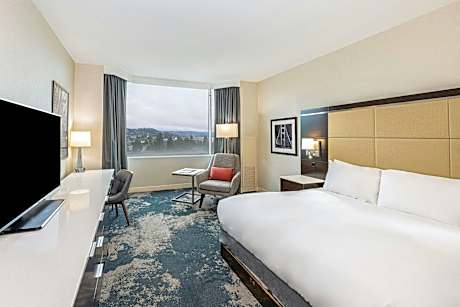 Deluxe, Deluxe Guest room, 1 King, Bay view