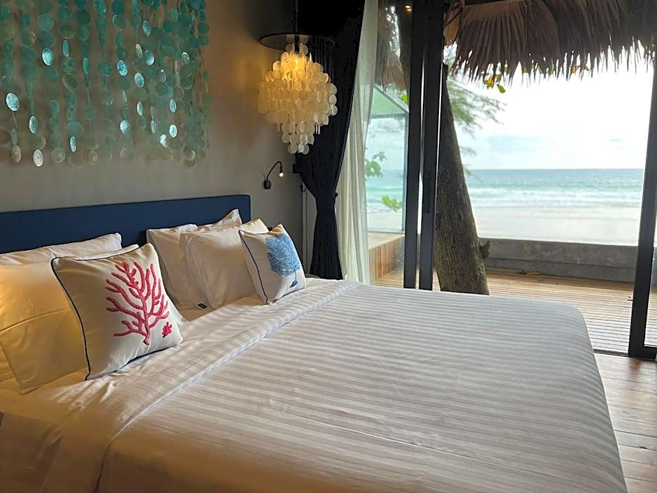 Sealord Naithon Beachfront Villa