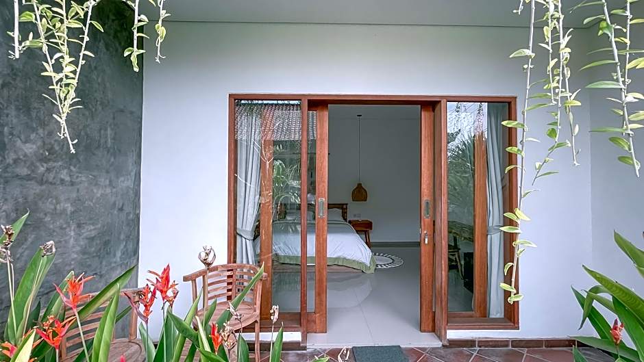 The Kumpi Bali by The Lavana
