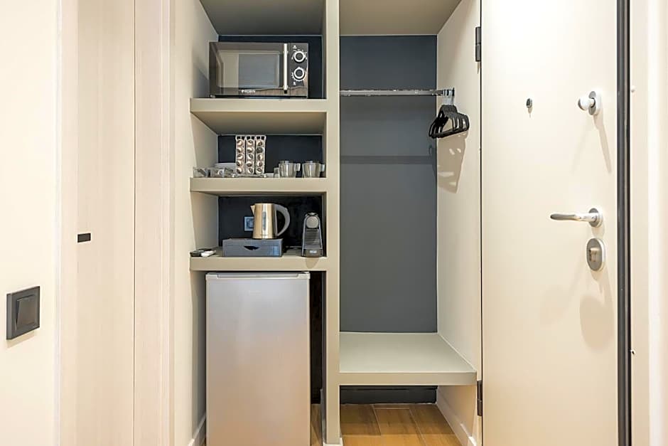 The Asprogeraka - self check-in rooms