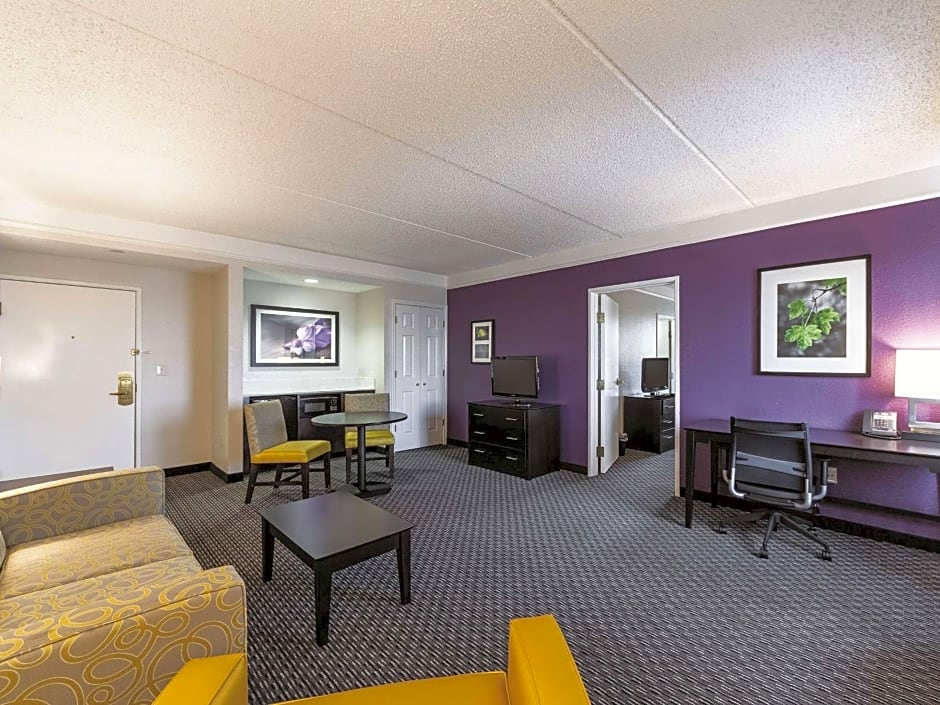 La Quinta Inn & Suites by Wyndham San Antonio Downtown