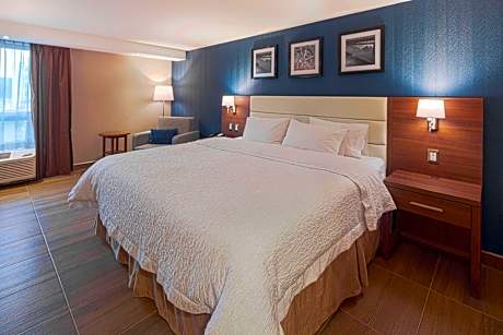 King Room with King Bed - Non-Smoking