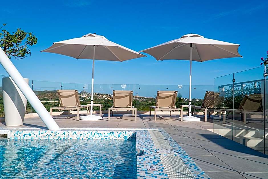 Flamboyan Hotel & Residences