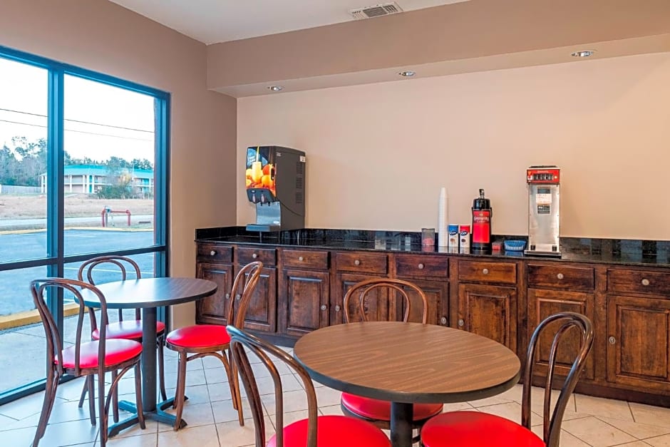 Red Roof Inn & Suites Biloxi - Ocean Springs