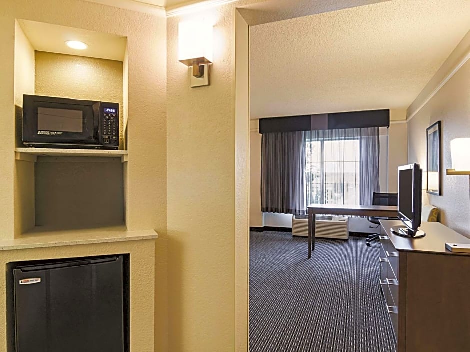 La Quinta Inn & Suites by Wyndham Denver Airport Dia