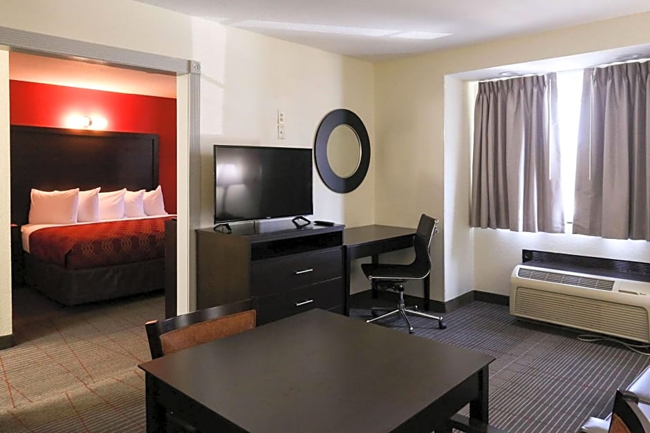 Econo Lodge Inn and Suites Greenville