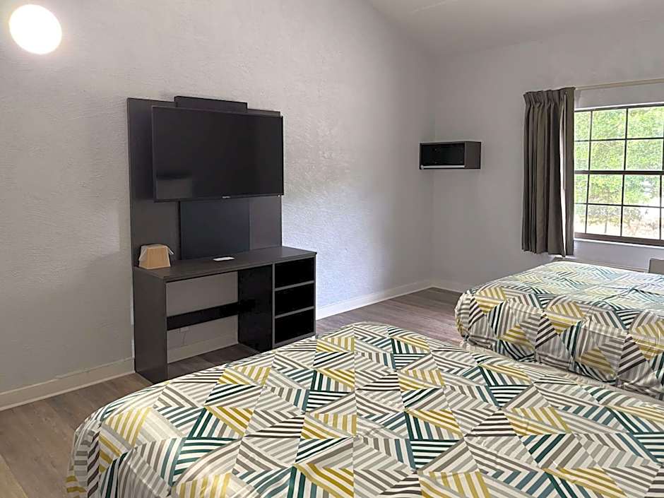 La Casa Inn and Suites