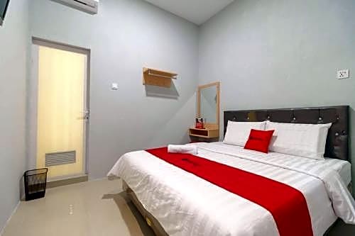 RedDoorz @ Helvetia Medan 2