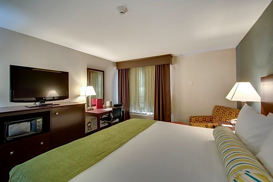 Best Western Plus, The Inn at Hampton