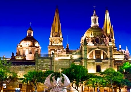Hotel Plaza Bandera Revolución