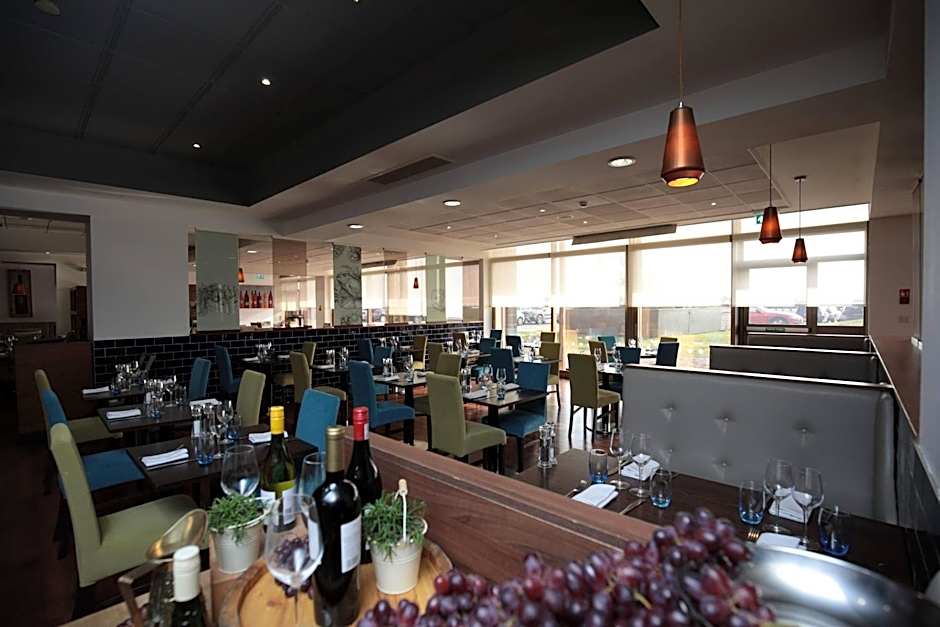 Renaissance by Marriott London Heathrow Hotel