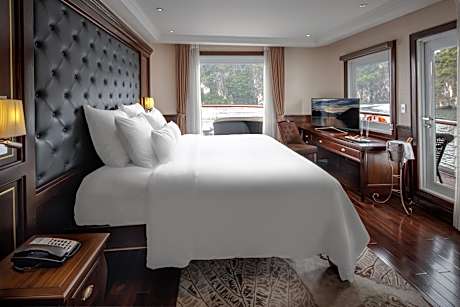 Suite with Terrace Captain View 2 Day 1 Night Package