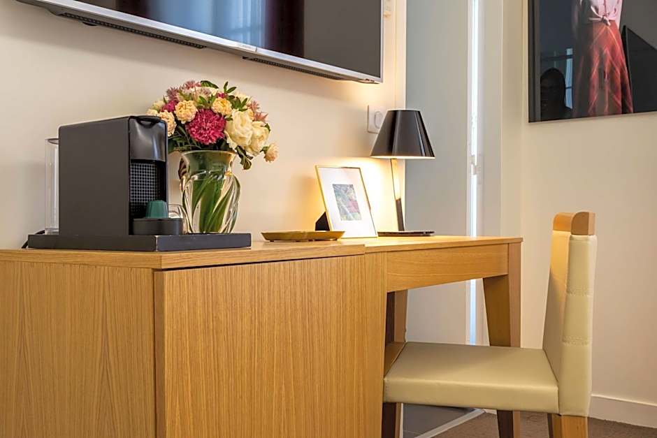 Hotel Camille Paris, Tapestry Collection by Hilton