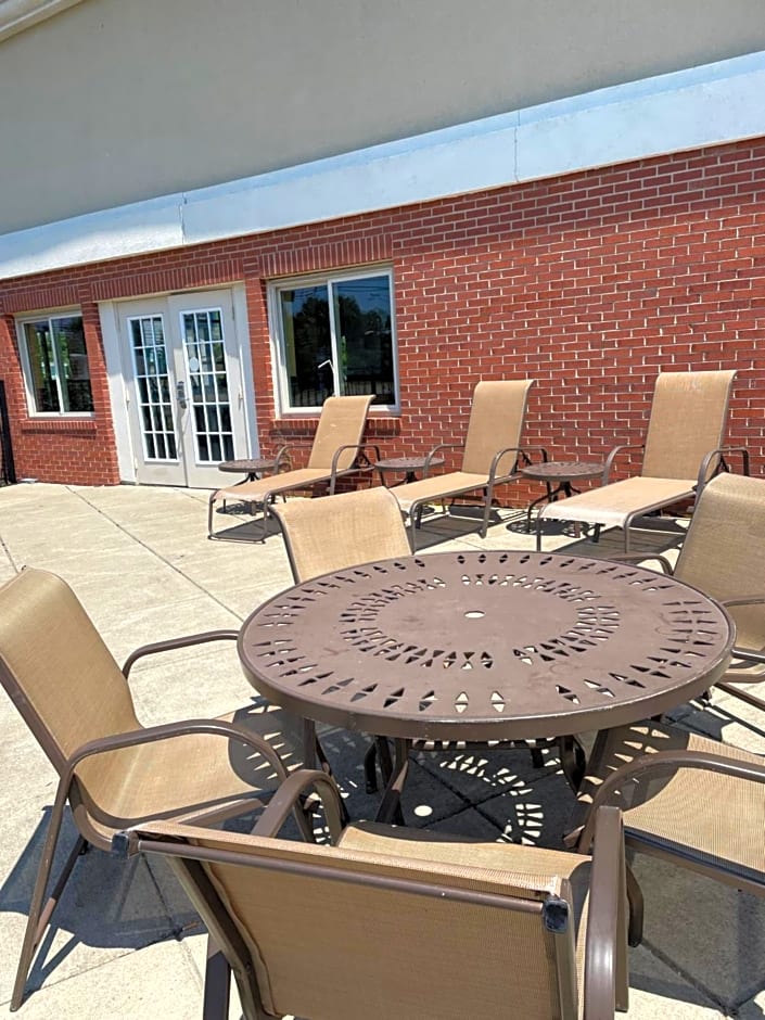 Holiday Inn Express & Suites Niagara Falls By IHG