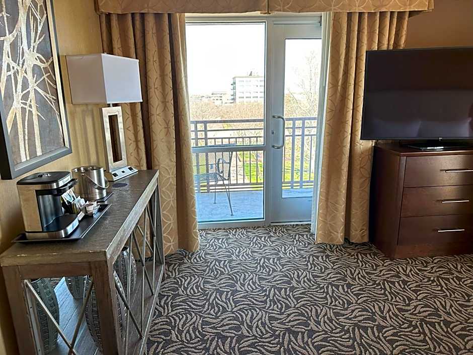 DoubleTree By Hilton Bay City Riverfront