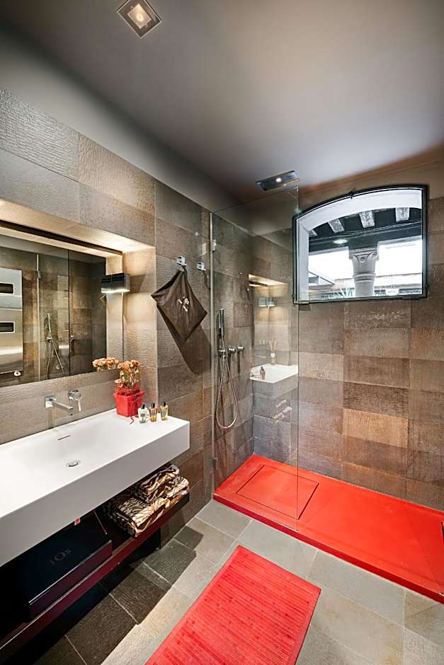 Charming House Iqs