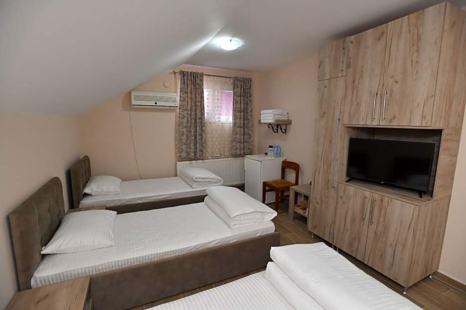 Zdjęcie 1 z 2 — Quadruple Room
