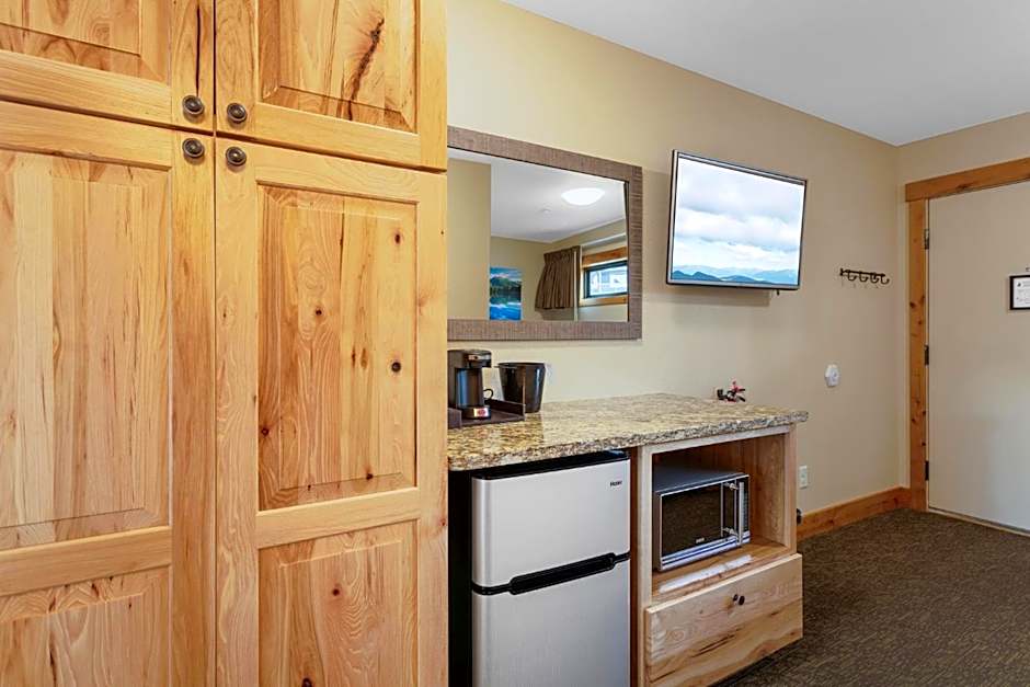 Coyote Mountain Lodge