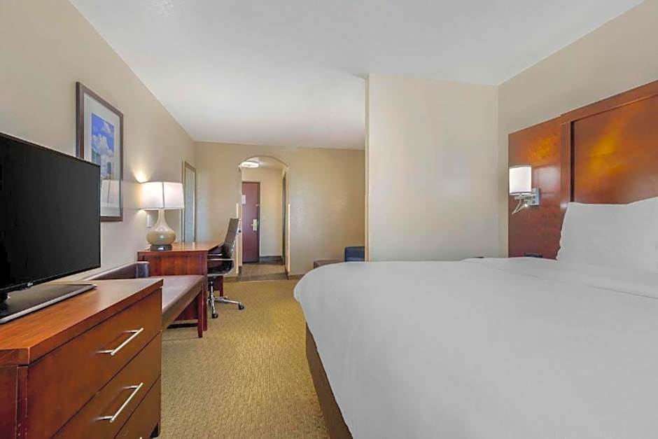 Comfort Suites Benbrook - Fort Worth Southwest