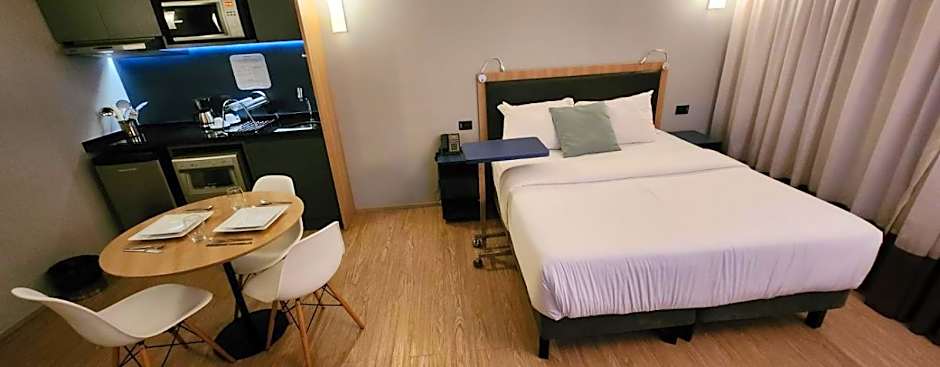 AlphaStay by Rhouses