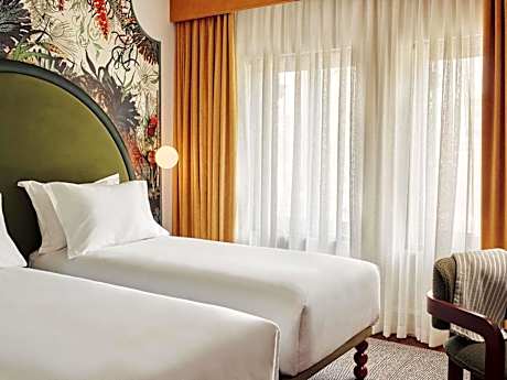 General Admission Twin - City View Side