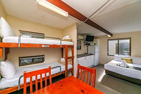 Economy Cabin - Sleeps 4 - Dog Friendly