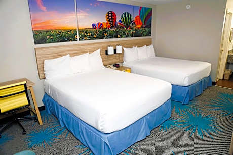 Queen Room with Two Queen Beds - Smoking