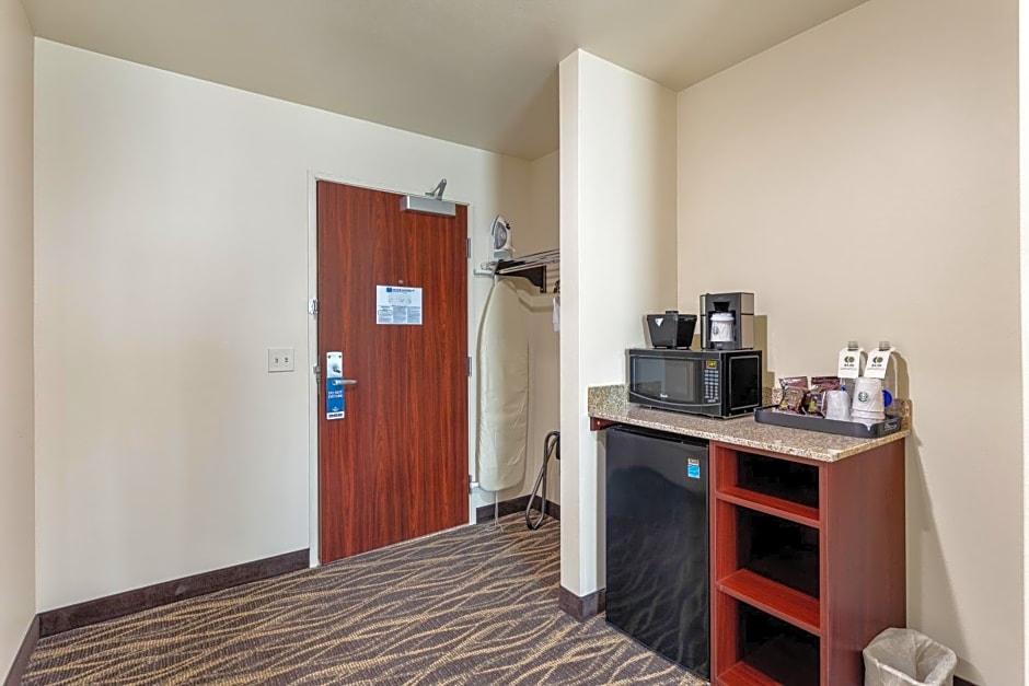 Cobblestone Hotel & Suites - De Pere