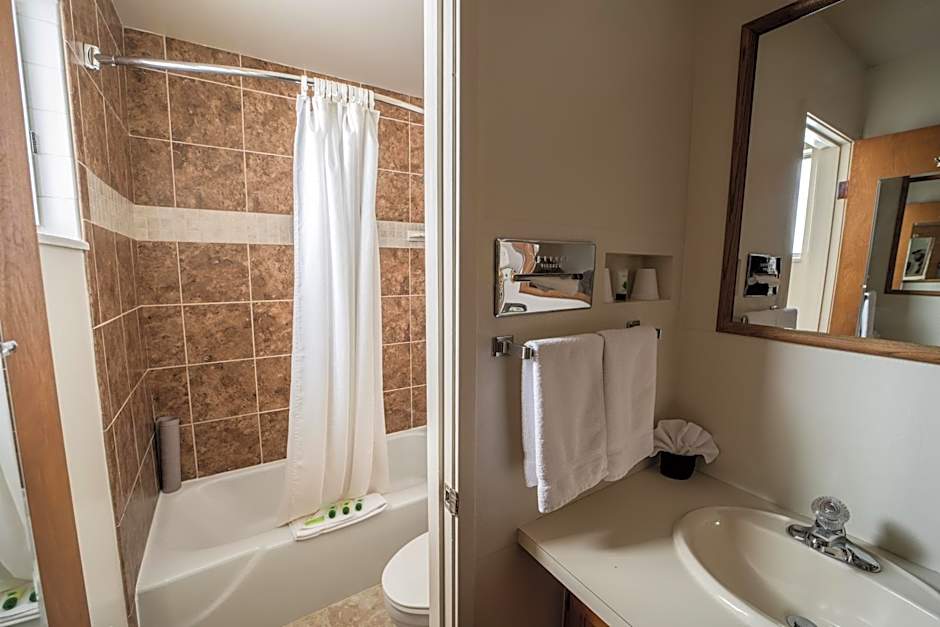 Clover Creek Inn