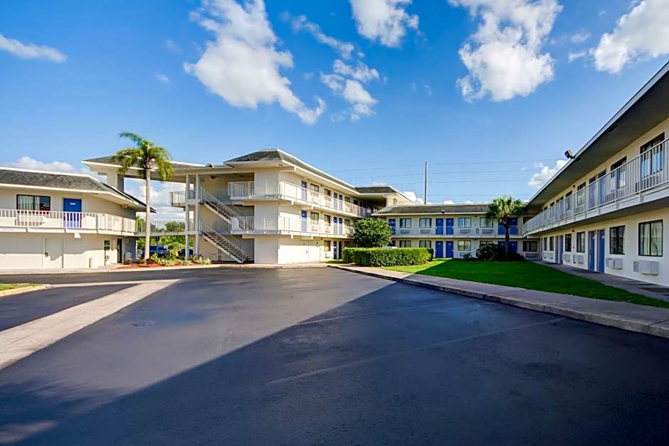 Motel 6-Lakeland, FL