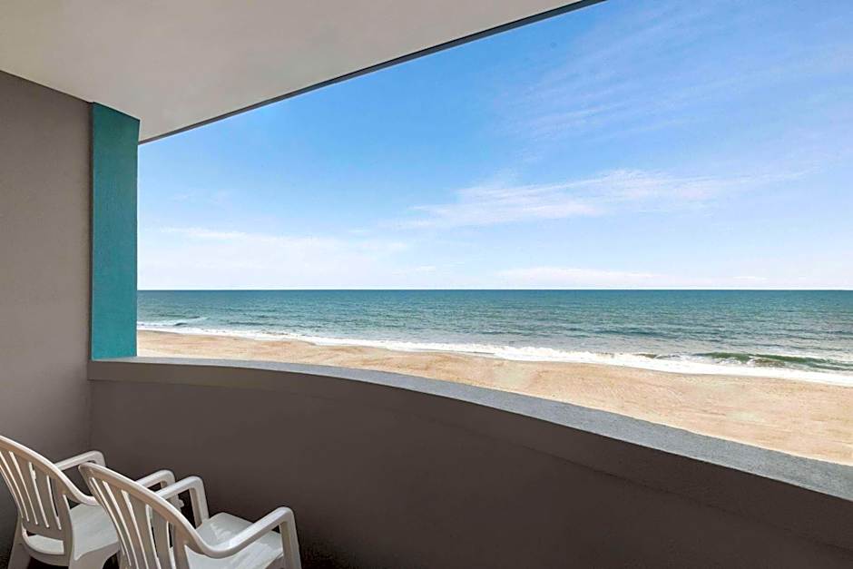 Days Inn by Wyndham Myrtle Beach-Beach Front