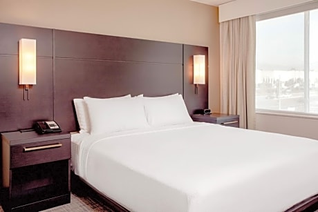 One-Bedroom King Suite with Sofa Bed - Hearing Accessible