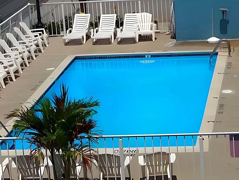 Coastal Palms Inn and Suites