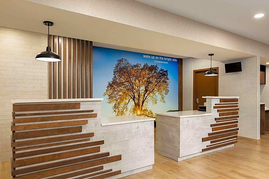 La Quinta Inn & Suites by Wyndham Santa Clarita - Valencia