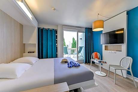 Quadruple Room with Balcony