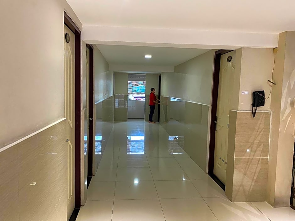 Penginapan Star Ambon Mitra RedDoorz