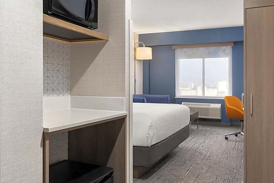 Holiday Inn Express & Suites Vaughan Southwest By IHG