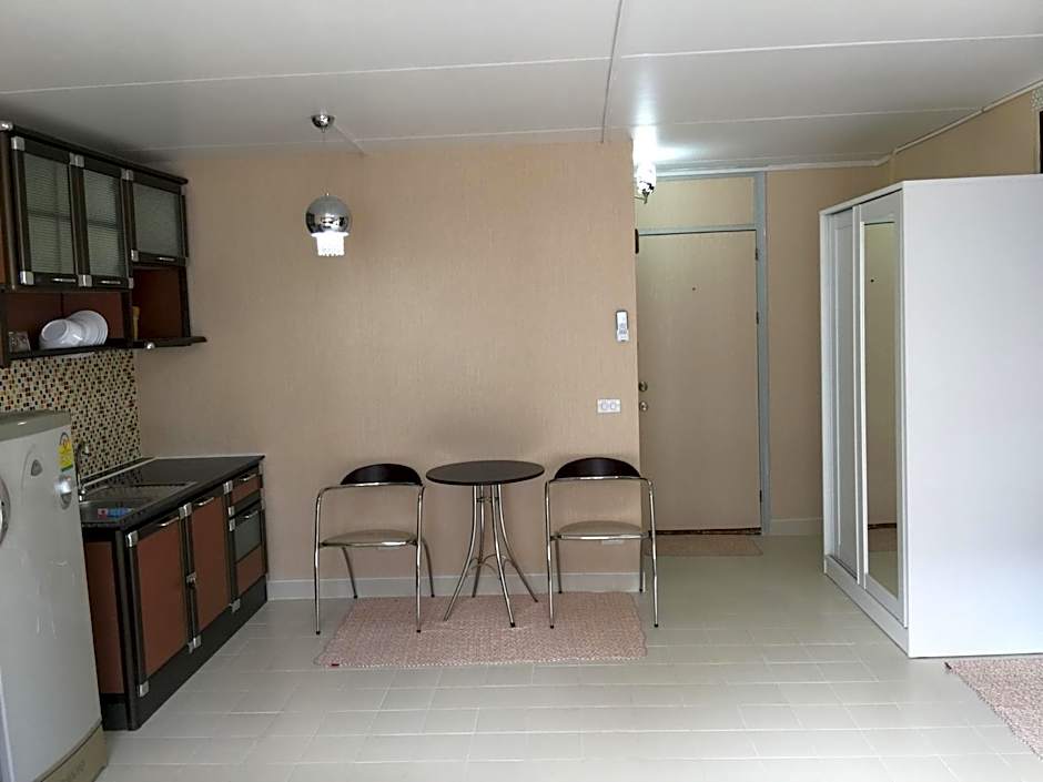 Muangthongthani Rental/Khun Dan