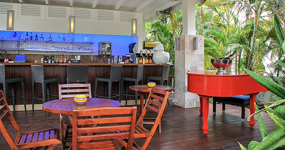 Floris Suite Hotel-Spa and beach Club