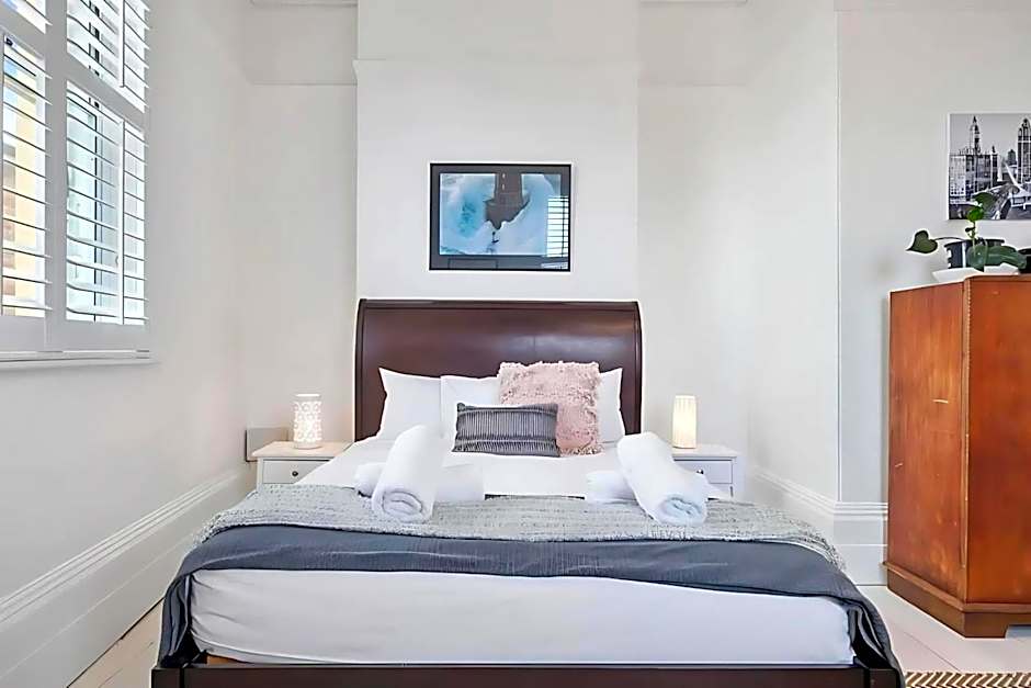 Urban Vibes at Grappa Court North Hobart